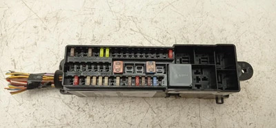 CV6T14014 Caja Reles/Fusibles para FORD KUGA (CBS) Titanium 2013 99013 - Imagen 1 de 4