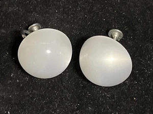 Original Vintage Ohrclips Knopf Ohrringe weiße Kunstperlen 60er Jahre - Bild 1 von 6