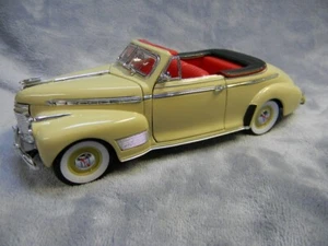 1/25 SCALE 1941 CHEVY SPECIAL DELUXE CONVERTIBLE CREAM DIECAST CAR BY WELLY - Picture 1 of 10