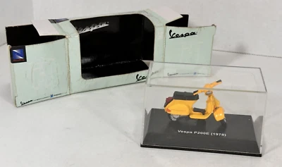 1978 Yellow VESPA P200E in Original Display Case/Box Piaggio 1:32 Scale Model - Image 1 of 4