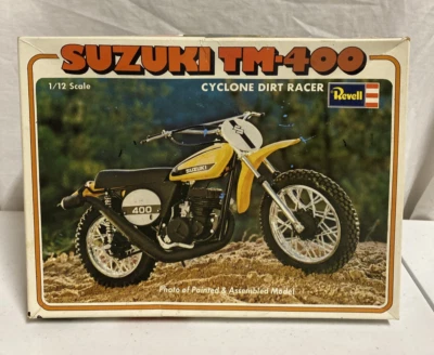 REVELL 1976 SUZUKI TM-400 CYCLONE DIRT RACER MODEL KIT  1/12 SCALE - FOR PARTS - Image 1 of 4