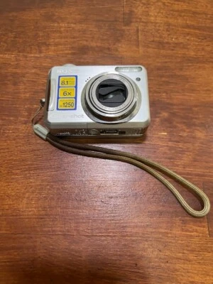 Sony CyberShot DSC-S800 8.1MP Silver Digital Camera For Parts Or Repair - Image 1 of 4