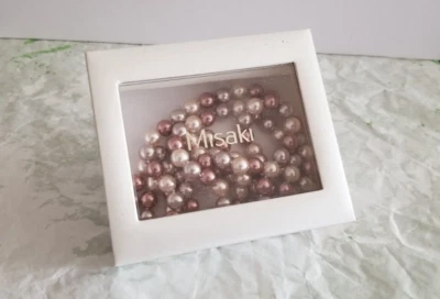 JUEGO DE COLLAR Y POSTE DE PERLAS TRICOLORES MISAKI 46" de largo Foto 1 de 4