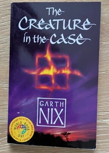 GARTH NIX THE CREATURE IN THE CASE 1/1 UK PB 2005 BRAND NEW UNREAD COPY  - Imagen 1 de 4