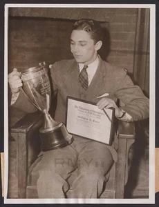 1933 Bill Carr, "Two-Time Olympic Gold Medalist" Early Vintage Photo - Picture 1 of 2