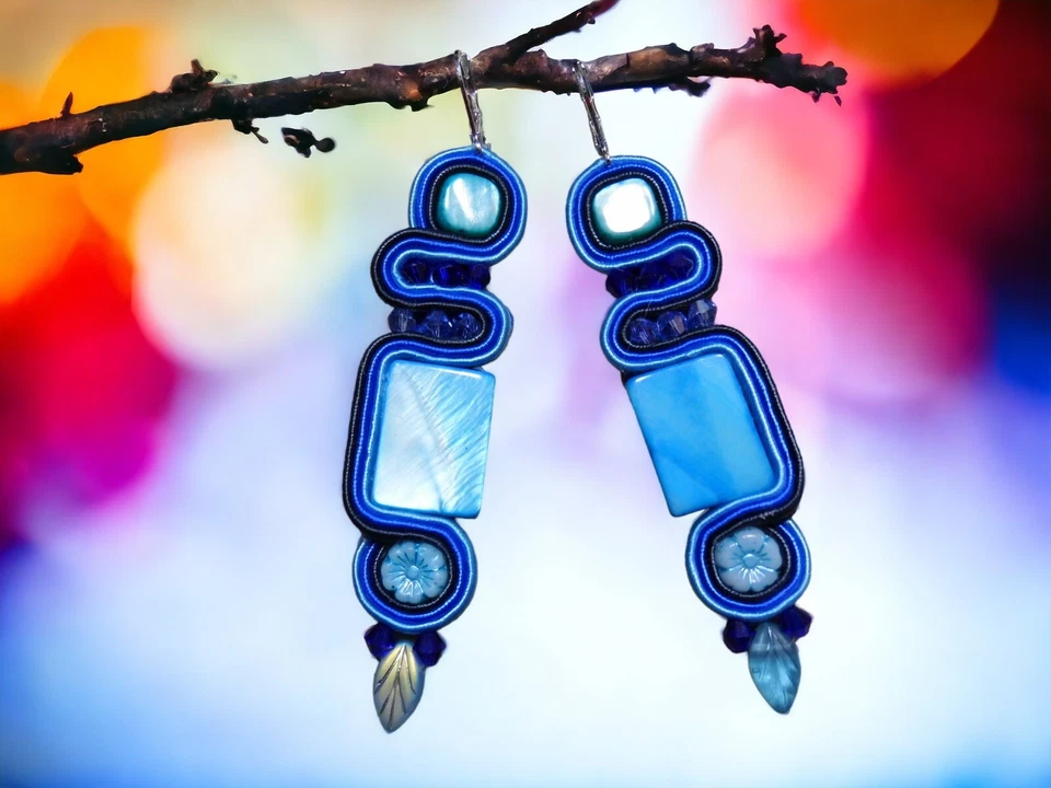 Blaue Ohrringe in Soutache-Technik, handgenäht. - Bild 1 von 3