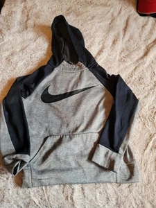 Nike Boy's Dri-Fit Pullover Training Hoodie, Grey/Black, Size: Medium - Picture 1 of 13