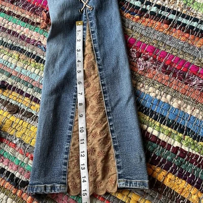 Pantalones de mezclilla de cuero con cordones, niñas talla 16, laterales con inserciones de ojales en la parte inferior de la campana Foto 1 de 4