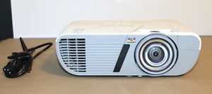Viewsonic PJD6552LWS Proiettore HDMI a Lancio Corto.Piccolo graffio,Immagini Luminose,Chiaro - Foto 1 di 5