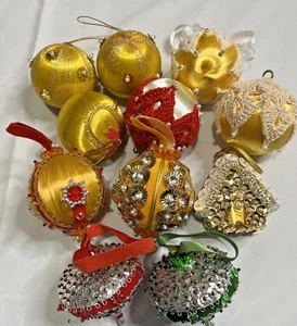 11 VINTAGE PUSH PIN BEADED CROCHETED HANDMADE CHRISTMAS ORNAMENTS - Picture 1 of 10
