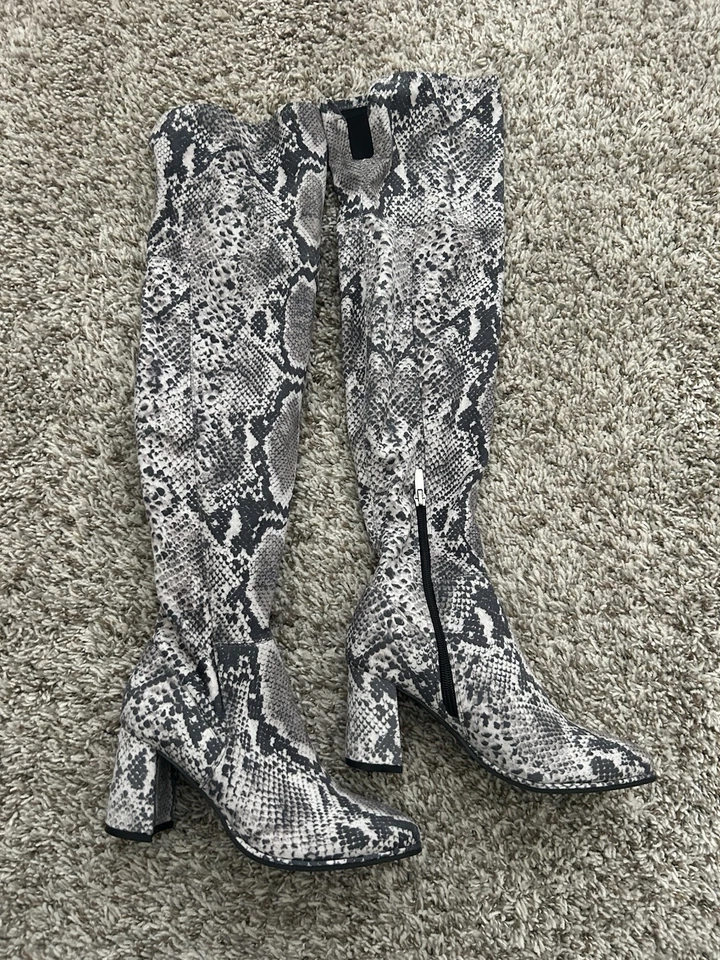 Botas hasta la rodilla Marc Fisher Darton imitación piel de serpiente para mujer talla 6 m Foto 1 de 4