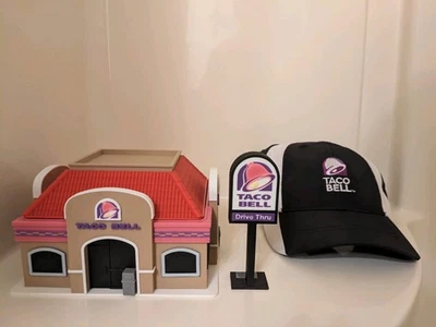 TACO BELL S SCALE BUILDING-DIORAMA - Image 1 of 4