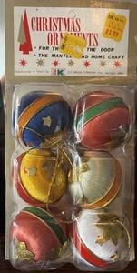 Bolas cubiertas de hilo adornos navideños vintage Kmart Kresge - Imagen 1 de 3