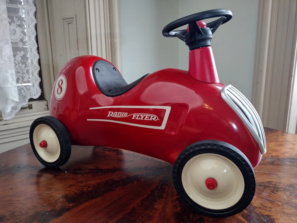 Radio Flyer RETIRADO Vintage Modelo 8 METAL Pequeño Rojo Roadster Juguete Paseo en Coche Foto 1 de 4