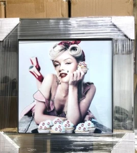 Marilyn Monroe Picture Cupcake Liquid Art Art Mirror Frame 3D Glitter 55x55 cm - Picture 1 of 3