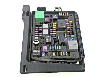 Chevrolet Traverse 2018 motor caja de fusibles y relés OEM# 84292758 Foto 1 de 4