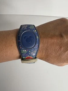 Dooney & Bourke Main Street Electrical Parade 50 Aniversario Magic Band 2 NUEVO - Imagen 1 de 8