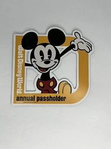 Disney Magnet Mickey Mouse Annual Passholder Yellow D Walt Disney World 2022 - Picture 1 of 4