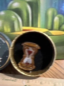 Wizard Of Oz Hour Glass Brooch Erst wilder Beautiful Retired Australia - Picture 1 of 4