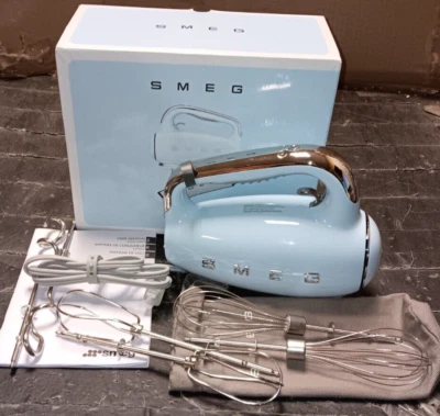 SMEG, Batidora de Mano Eléctrica Estilo Retro Azul Pastel Años 50, HMF01PBUS. Foto 1 de 4