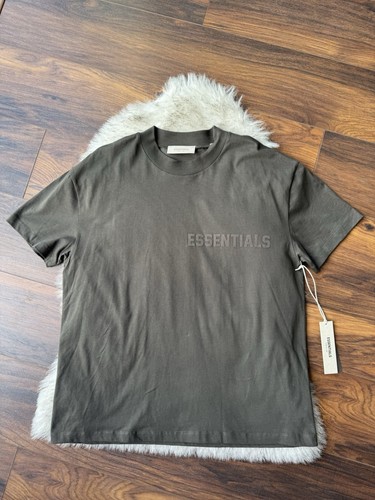 FEAR OF GOD ESSENTIALS T shirt ESSENTIALS FOG Core Logo Off Black Taglia Medium Grande Paura di Dio