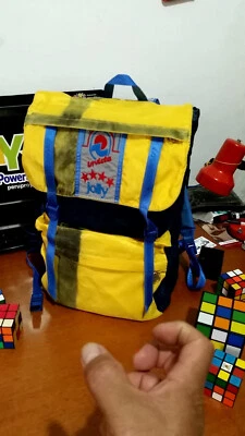 Mochila Invicta Jolly amarilla USADA buena importada directa de Milán Italia!!! Foto 1 de 4