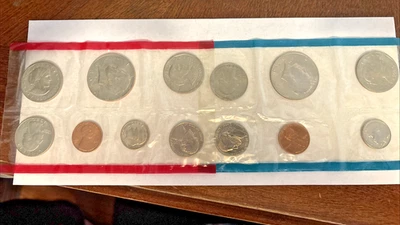 1980 US Mint Set Uncirculated 13 Coin Set Philadelphia & Denver P & D - Image 1 of 4