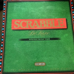 Spears 1985 Scrabble Deluxe Juego de Mesa con Temporizador Electrónico + Tocadiscos De Colección - Imagen 1 de 5