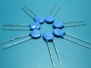 DIP Ceramic capacitors 100nF 0.1uF 104 500V Y5V 20PCS - Picture 1 of 2