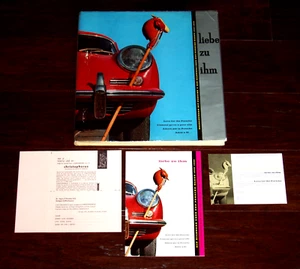 PORSCHE LIEBE ZU IHM mit DJ - 1960 Porsche Werksbuch mit Werbemitteln - Bild 1 von 14