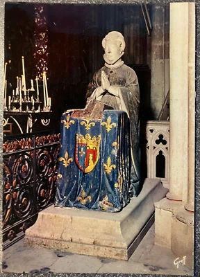 Postcard: Statue of Duchesse Jeanne de Boulogne, Bourges, France, unposted - Image 1 of 2
