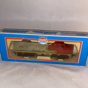 Model Power Locomotive Santa Fe F9 Single Drive 6607 In Box - Picture 1 of 10