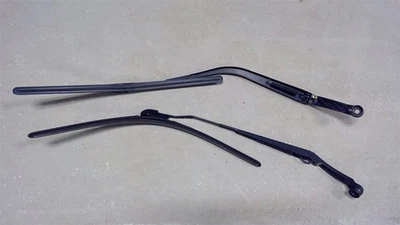 2015 15 Mitsubishi Outlander SP Set of 2 Front Wiper Arms 114233 - Image 1 of 4