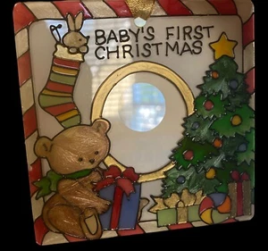 Vintage Joan panettiere vetro colorato ornamento bambino 1° Natale 4” X 4” - Foto 1 di 9