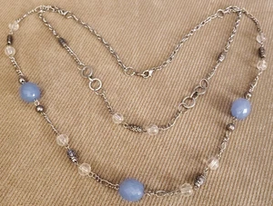 COLLANA 2 FILI VINTAGE TONO ARGENTO CRISTALLO PERLINE BLU SFACCETTATE DOPPIA CHIUSURA - Foto 1 di 11