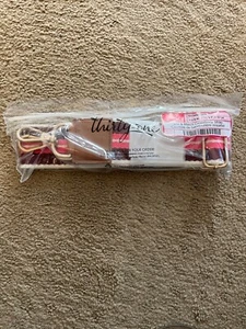 Thirtyone Thirty-One Geschenke Mix Umhängegurt Neu in Verpackung marineblau und helllila Streifen - Bild 1 von 1
