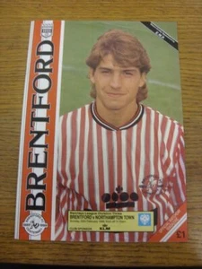 25.02.1990 Brentford v Northampton Town (Licht in Ecke klappbar). Zustand: wenn n - Bild 1 von 1