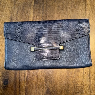 Bolsa de mão Vince Camuto couro genuíno aba fecho magnético azul marinho - Imagem 1 de 4