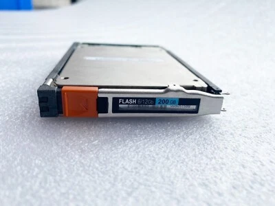 EMC D3-2S12FX-200 005051589 005051585 200GB SAS SSD hard drive - Image 1 of 4