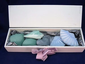 DECORATED WOOD BOX FILLED WITH 6 BEAUTIFUL GUEST SOAPS - GREAT GIFT - Picture 1 of 3