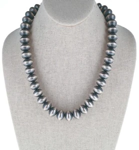 Collana di perle in argento sterling fatta a mano dall'artista Navajo Bryannen Halwood - Foto 1 di 4