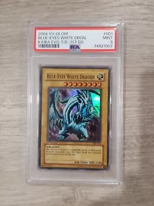 PSA 9 YuGiOh Card - Blue-Eyes White Dragon - SKE-001 - Super Rare 1st Edition - Bild 1 von 2