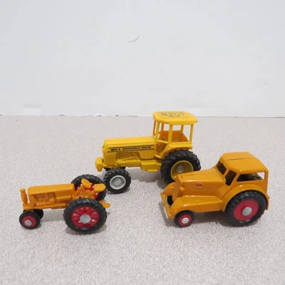 Ertl Minneapolis Moline 3 Tractors  1/64  MM-02-E - Image 1 of 4