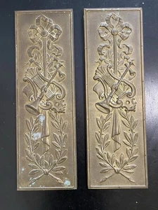 2 placas de pared vintage de latón sobre madera en relieve arco de cinta musical 21" x 7" - Imagen 1 de 16