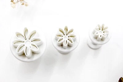 3pc Mini Retractable Daisy Flowers Cookie Cutters / Fondant Baking Plunger - Image 1 of 2