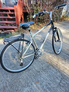 Giant Cypress Hybrid Bicycle - Picture 1 of 4