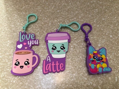 Juego de 3 llaveros Claire’s Girls 4” Love You A Latte and Light Up Cat Foto 1 de 3