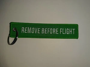 Remove Before Flight - Grün - Schlüsselanhänger - Schrift gestickt - Neu - Bild 1 von 1