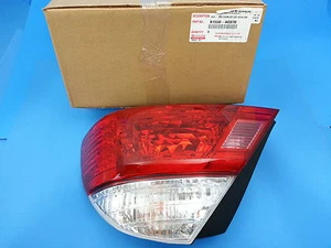 GENUINE TOYOTA AVALON (03-04) REAR COMBO LAMP ASSY (PASSENGER SIDE) 81550-AC070 - Picture 1 of 1