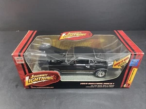 JOHNNY LIGHTNING 2005 WHITE LIGHTNING 1:24 1969 FORD MUSTANG MACH 1 - Picture 1 of 3